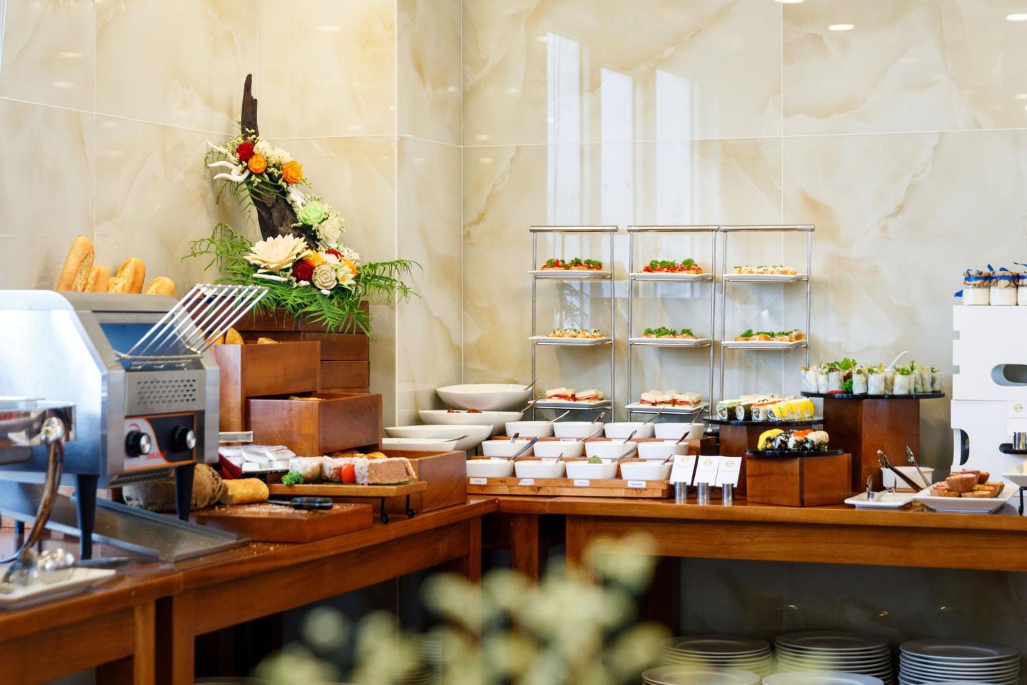 Champton Hanoi Hotel Exterior photo